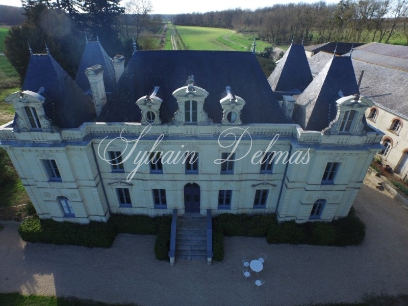 Château xix) proche Saumur