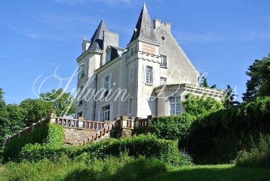 Château XIX°  proche de Tours