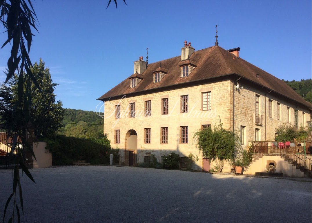 Château en plein coeur des domaines viticoles de Bourgogne