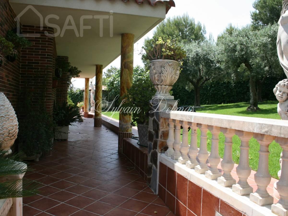 VILLA  ENTRE BARCELONE ET TARRAGONA