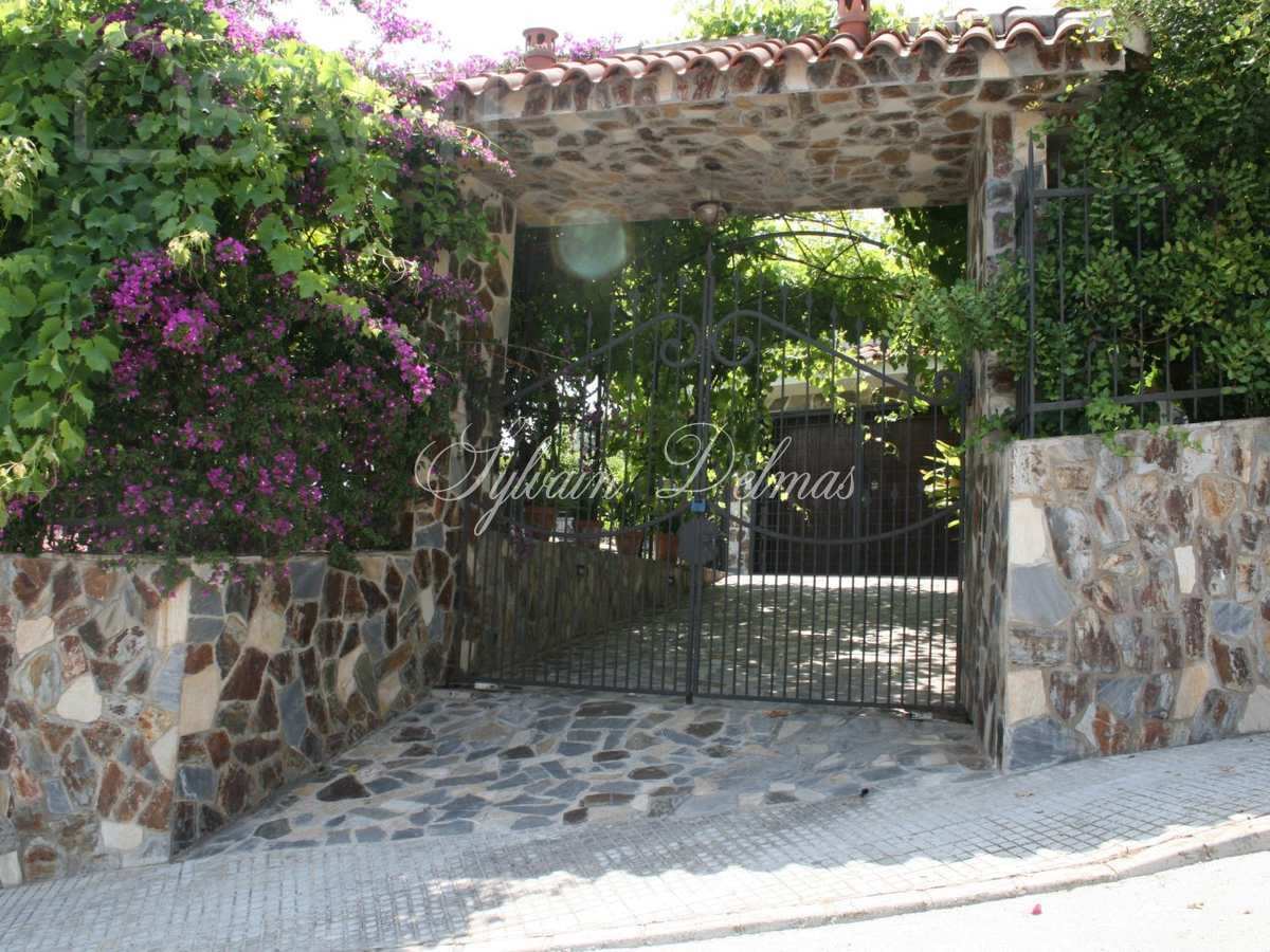 VILLA  ENTRE BARCELONE ET TARRAGONA