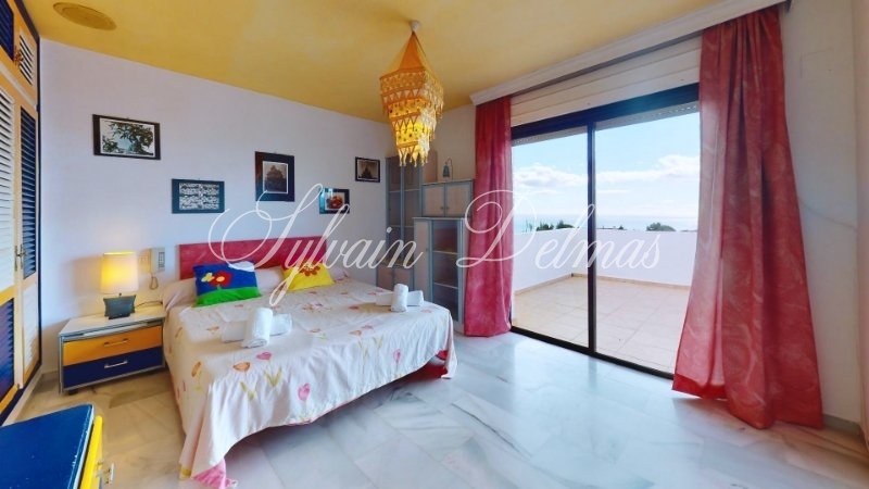 VILLA  BORD D EMER ENTRE MARBELLA ET MALAGA