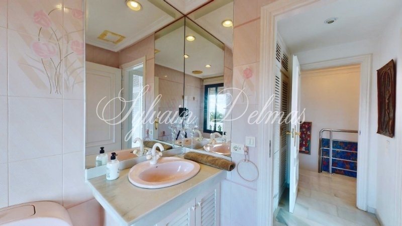 VILLA  BORD D EMER ENTRE MARBELLA ET MALAGA