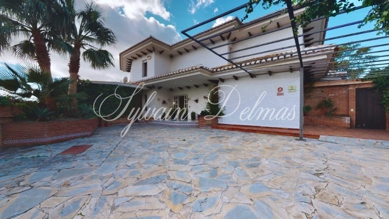 VILLA  BORD D EMER ENTRE MARBELLA ET MALAGA