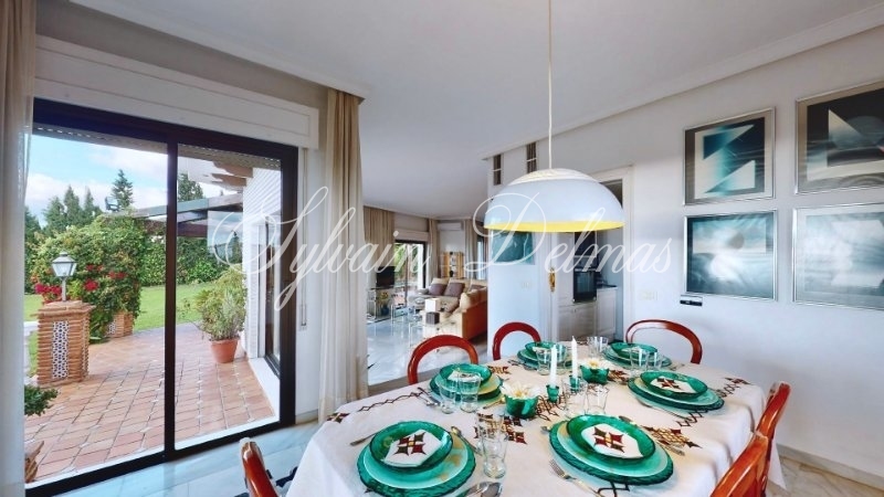 VILLA  BORD D EMER ENTRE MARBELLA ET MALAGA