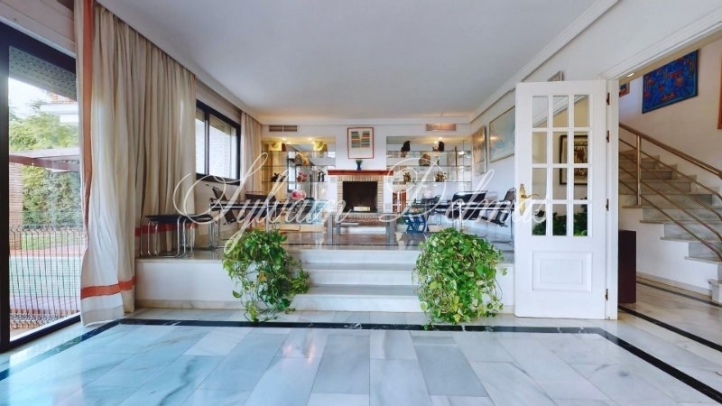 VILLA  BORD D EMER ENTRE MARBELLA ET MALAGA