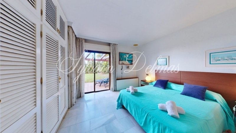 VILLA  BORD D EMER ENTRE MARBELLA ET MALAGA