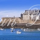 DINARD Sublime immeuble classé face mer, pieds dans l'eau RARE
