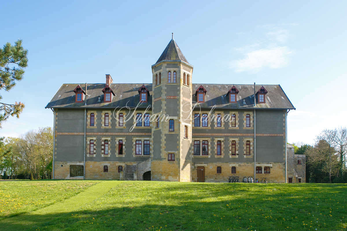 Château du XV / XVIII et XIXème à la jonction des régions Bourgogne et Auvergne
