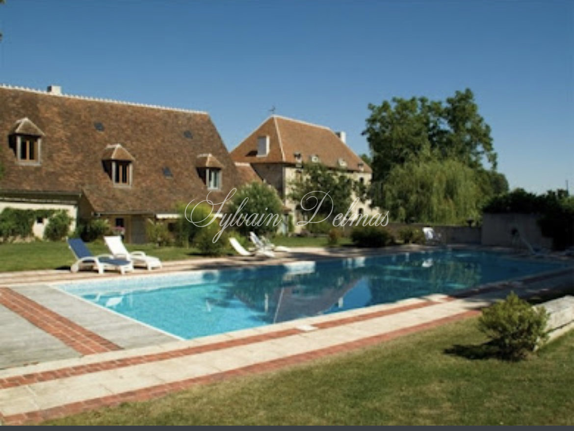 DOMAINE D'EXCEPTION GITES PROCHE BOURGES 936 M²