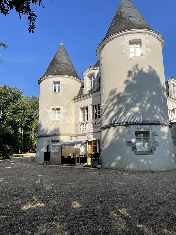 Château moderne, construit au XXème siècle