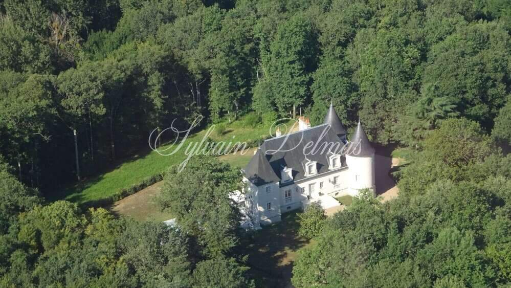 Château moderne, construit au XXème siècle