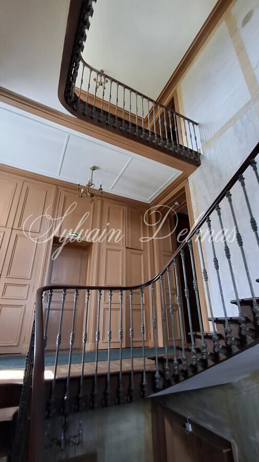 Château XIX eme ideal pour hôtel restaurant clos de murs.
