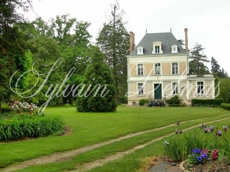 MANOIR DU XIXème avec plusieurs salles de séminaires sur un parc de 20 hectares, zone trés touristique