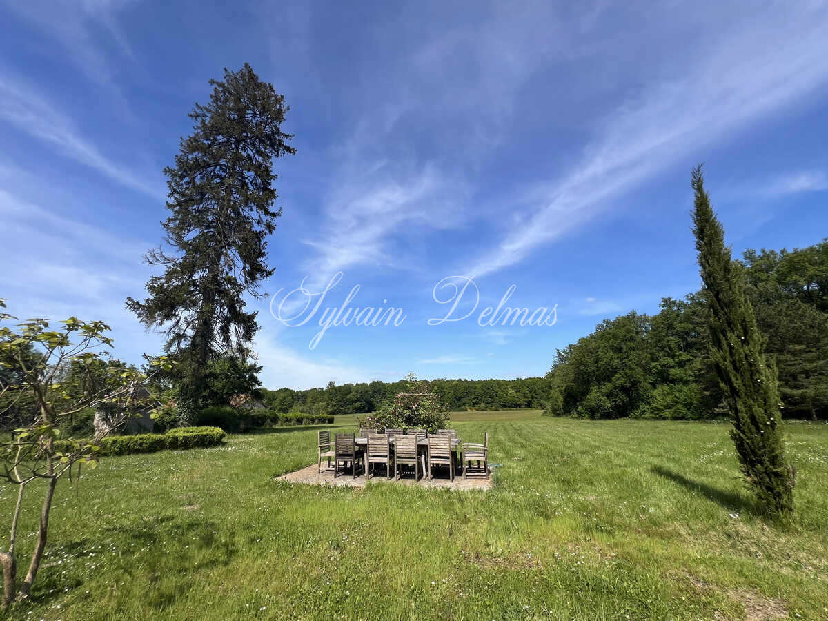 CHÂTEAU DU XIXème dans un écrin de verdure proche de LOCHES