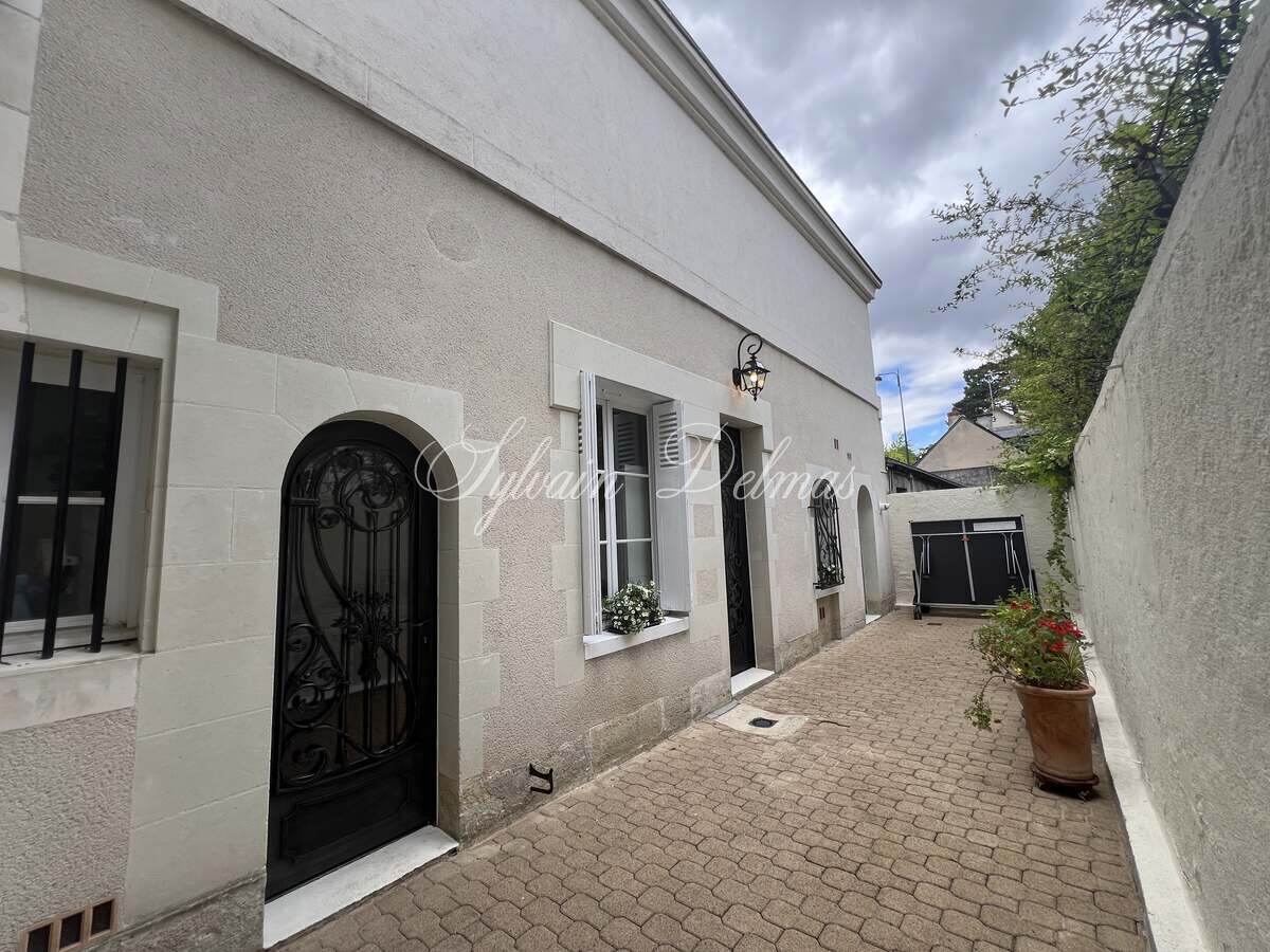 Saint Cyr sur LOIRE à 5 minutes du centre de TOURS maison XIXème 220 M2 avec jardin et garage