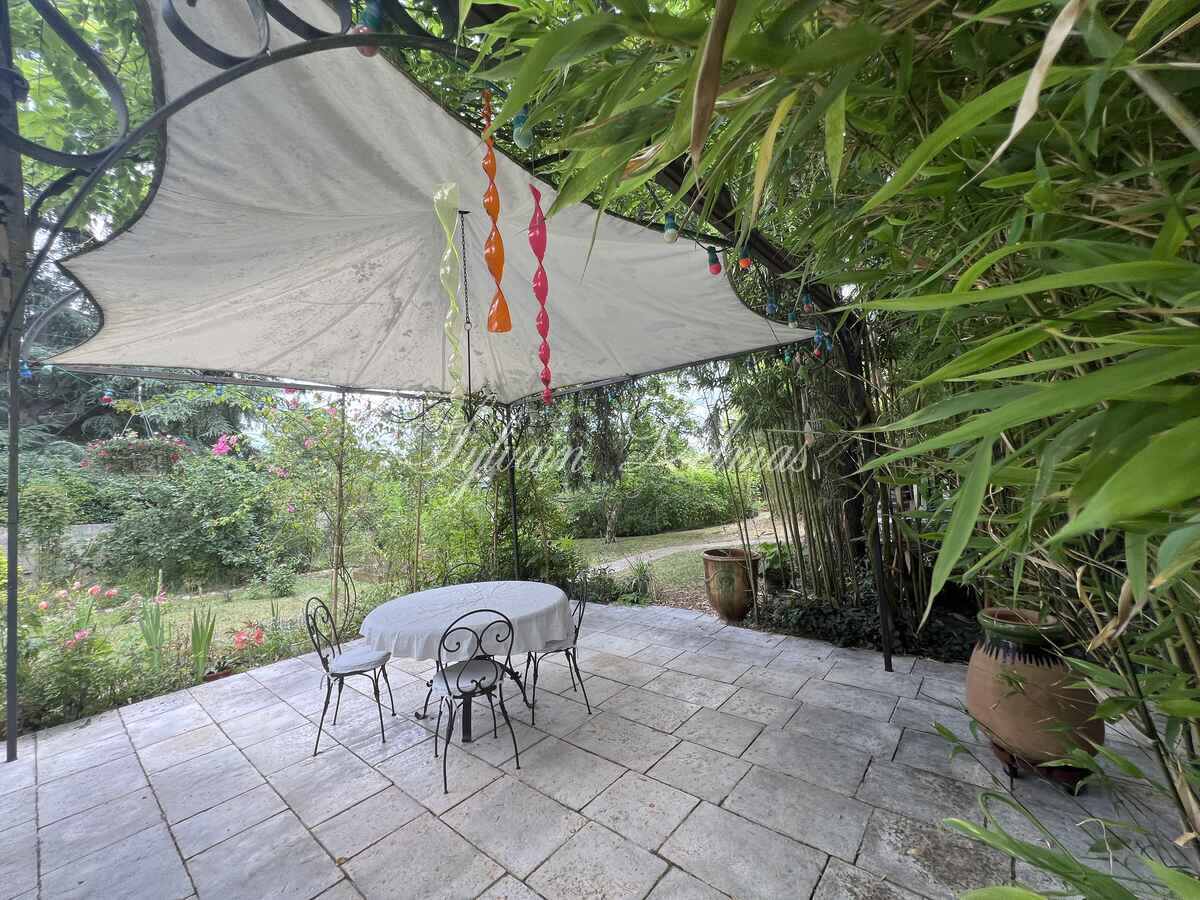 Saint Cyr sur LOIRE à 5 minutes du centre de TOURS maison XIXème 220 M2 avec jardin et garage