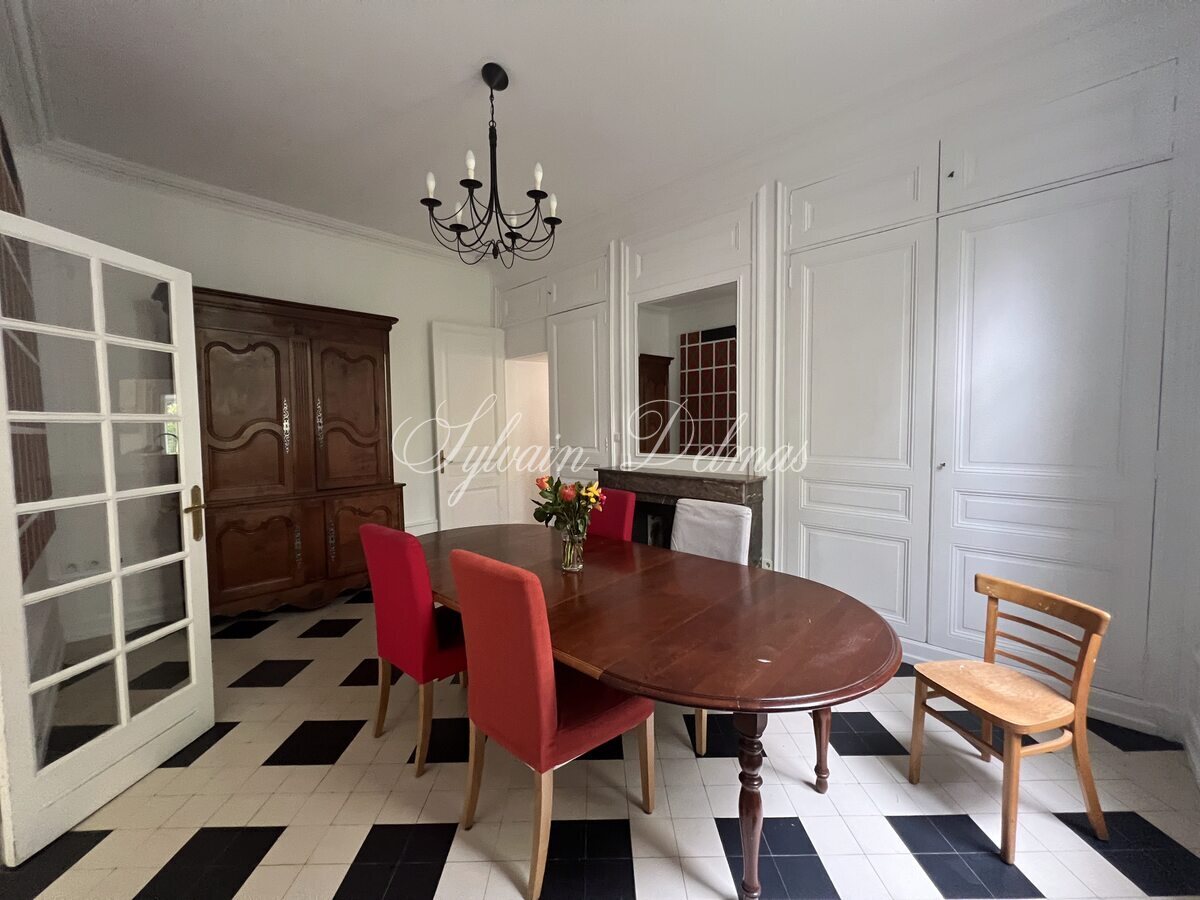 Saint Cyr sur LOIRE à 5 minutes du centre de TOURS maison XIXème 220 M2 avec jardin et garage
