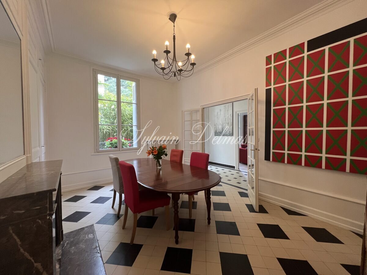 Saint Cyr sur LOIRE à 5 minutes du centre de TOURS maison XIXème 220 M2 avec jardin et garage