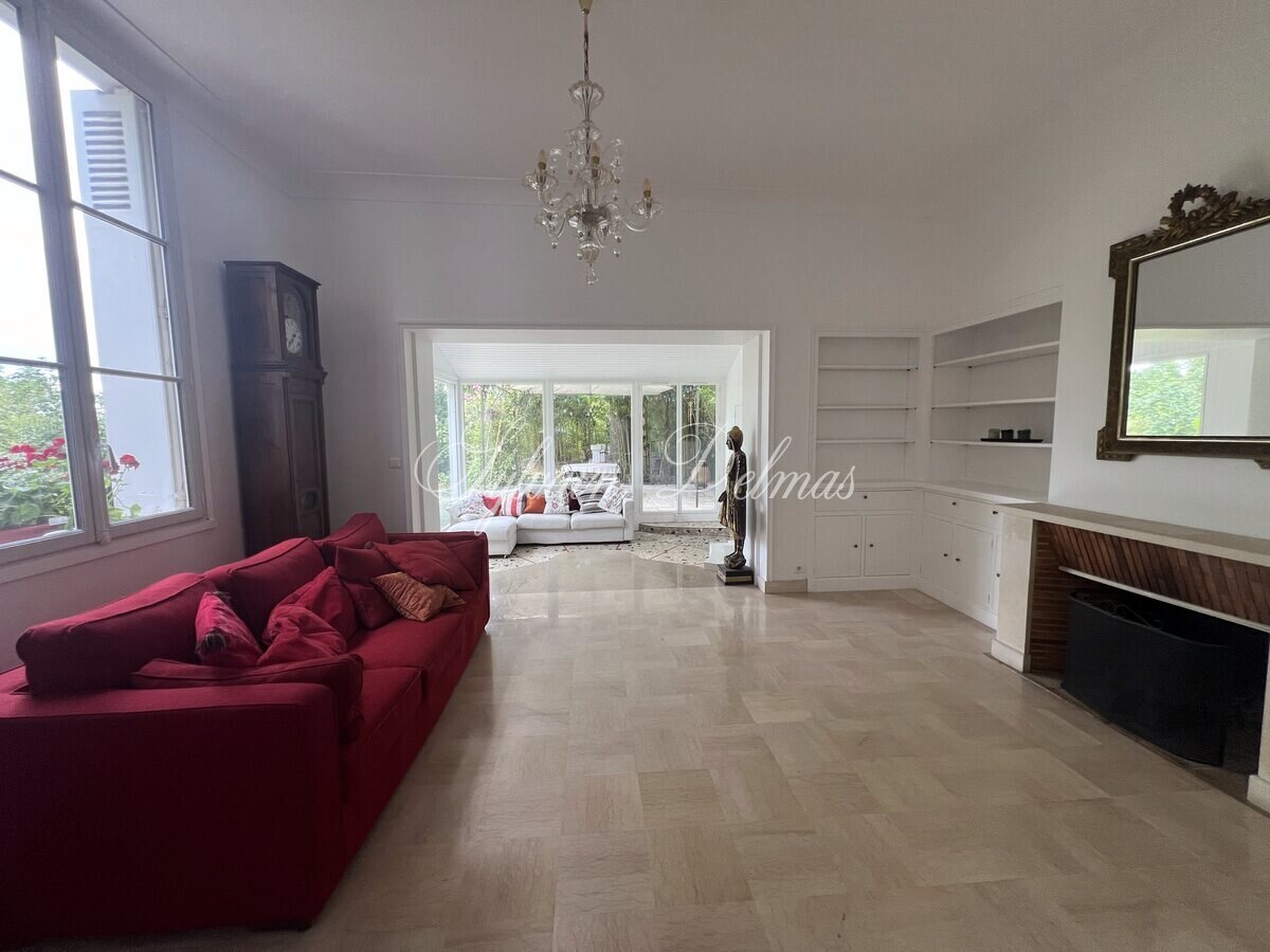 Saint Cyr sur LOIRE à 5 minutes du centre de TOURS maison XIXème 220 M2 avec jardin et garage
