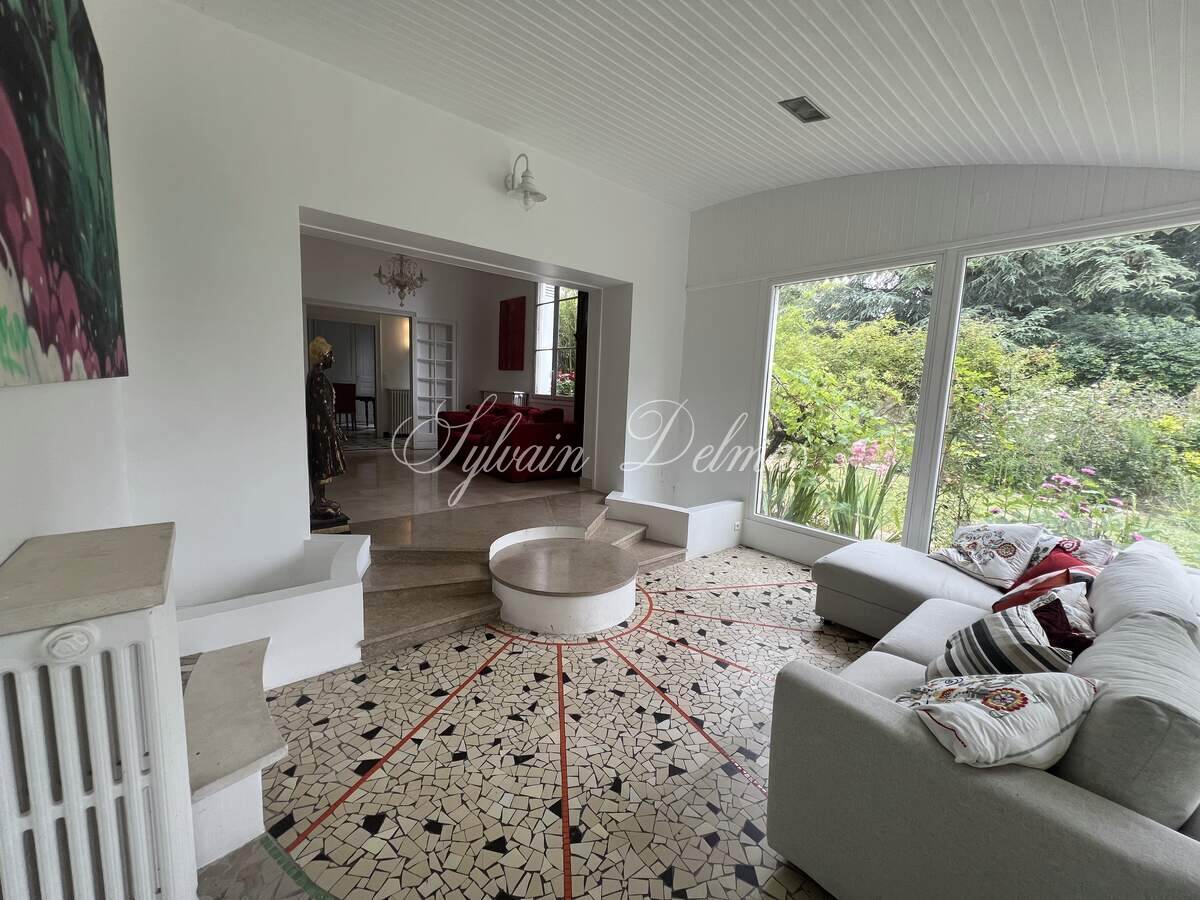 Saint Cyr sur LOIRE à 5 minutes du centre de TOURS maison XIXème 220 M2 avec jardin et garage