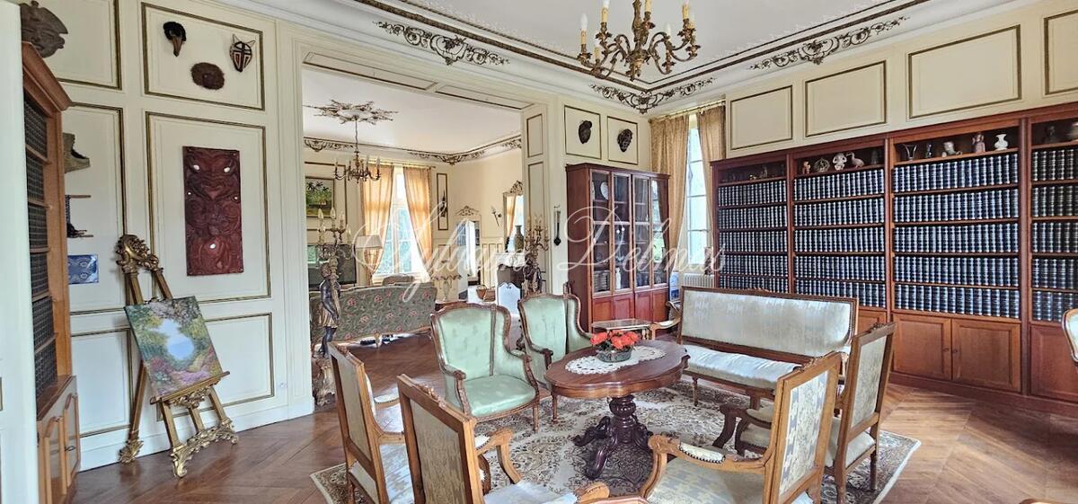 La Roche Posay château XIXème restauré 1500 m2 sur 4.5 hectares 1.680 M€