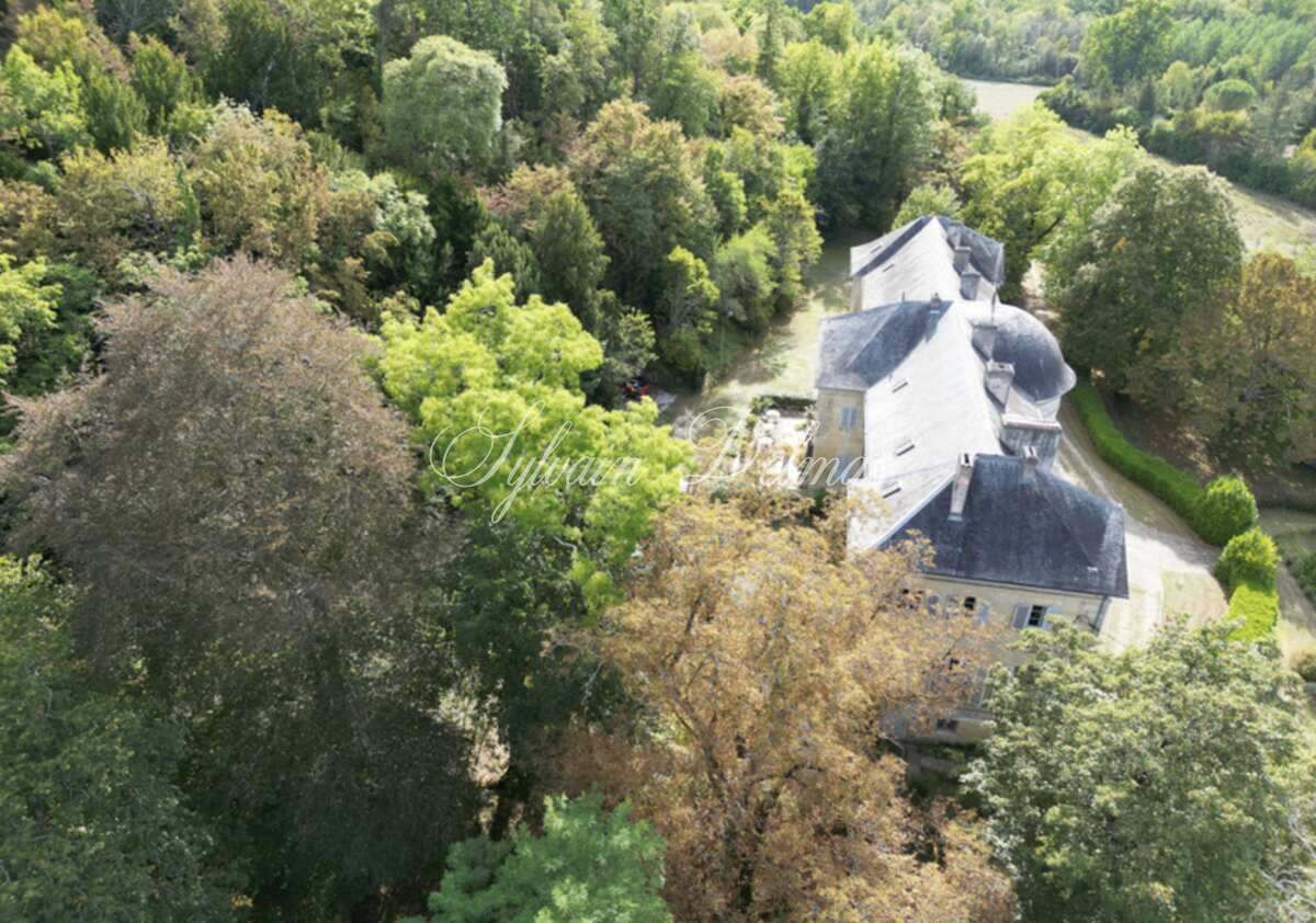 A vendre Château 900 m² à PERIGUEUX
