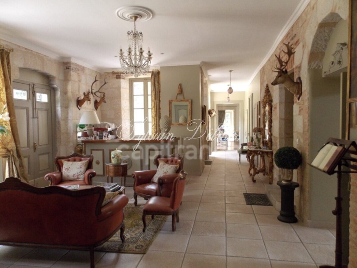 A vendre Château 900 m² à PERIGUEUX