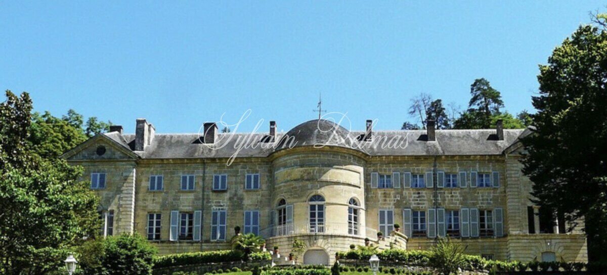 A vendre Château 900 m² à PERIGUEUX