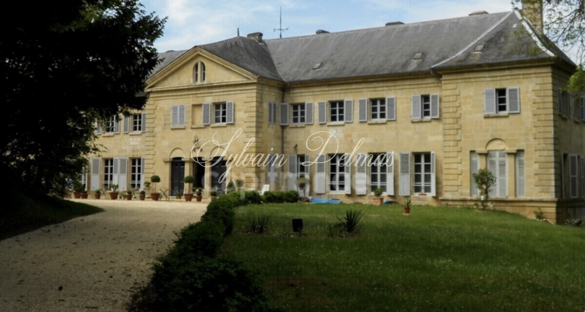 A vendre Château 900 m² à PERIGUEUX
