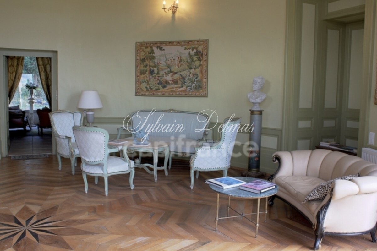A vendre Château 900 m² à PERIGUEUX