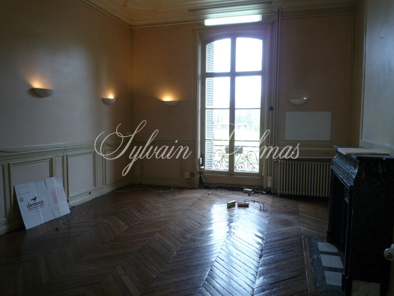 EN REGION PARISIENNE CHATEAU de 4453 M2 IDEAL POUR PROJET HOTELIER