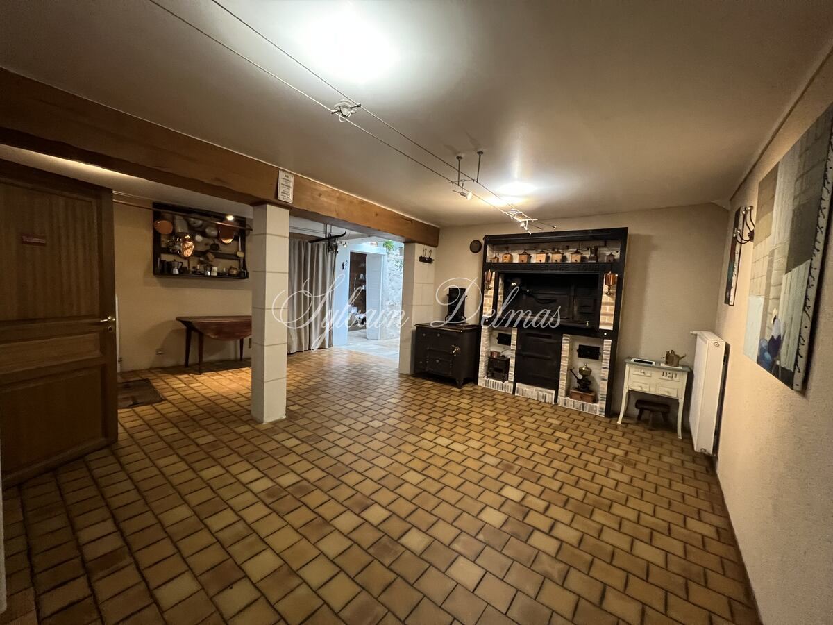Maison XIX ème en tuffeaux quartier cathédrale Tours 240 M2