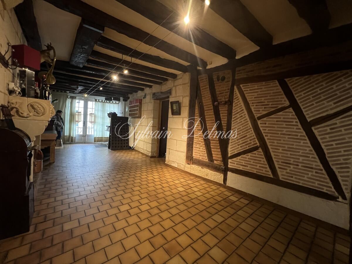 Maison XIX ème en tuffeaux quartier cathédrale Tours 240 M2
