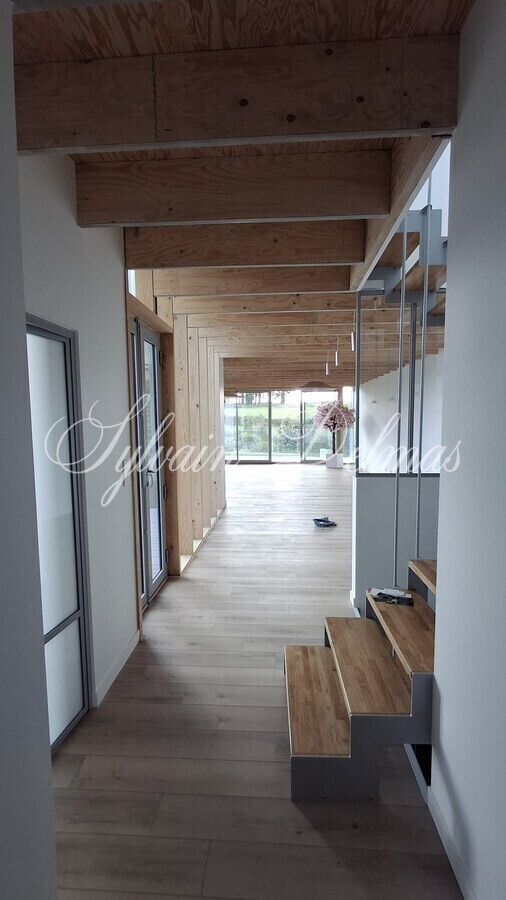 Maison contemporaine atypique à vendre 6 pièces proche de TOURS.