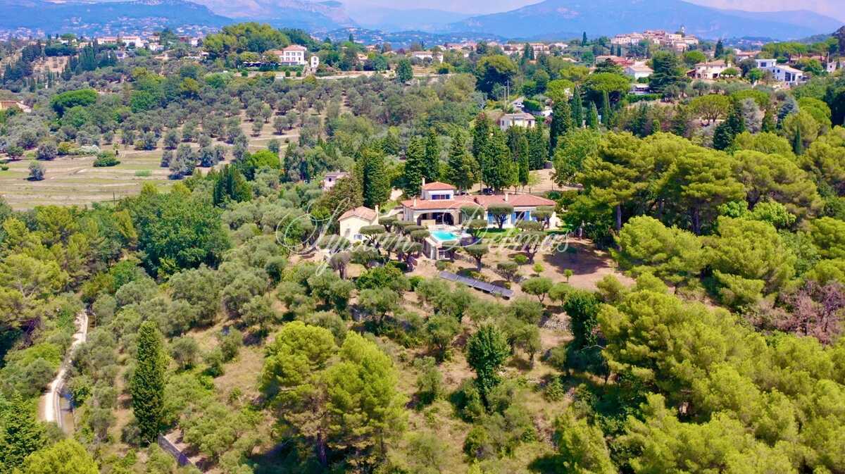 Luxueuse propriété sur plus de 3,4 hectares de terrain