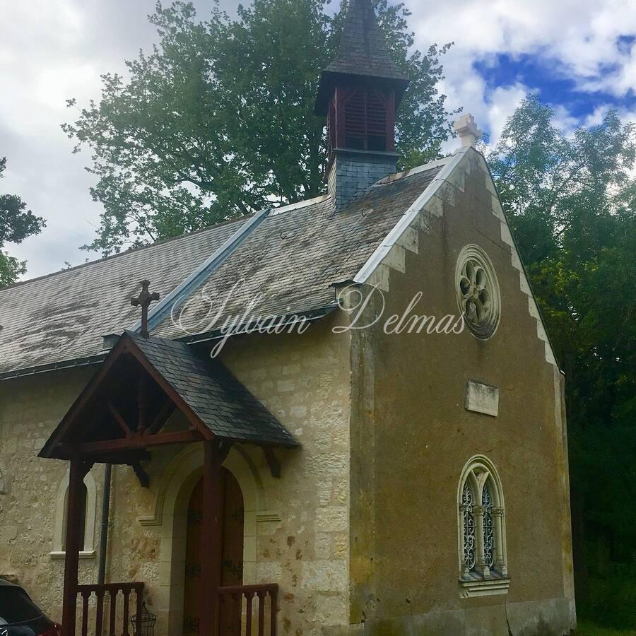 SUBLIME CHÂTEAU DU XV / XVIII ET XIX ème restauré dans un parc bucolique entouré de douves