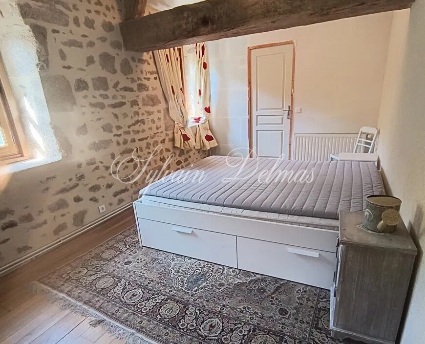 Château du XVII eme situe à 25 min de Limoges sur a magnifique plan d'eau et un parc de 27ha