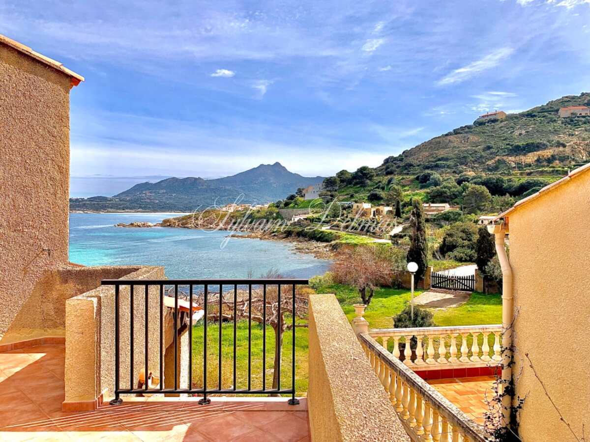 Corse - À Vendre Ensemble Immobilier de 575m2 - Les Pieds dans l'eau