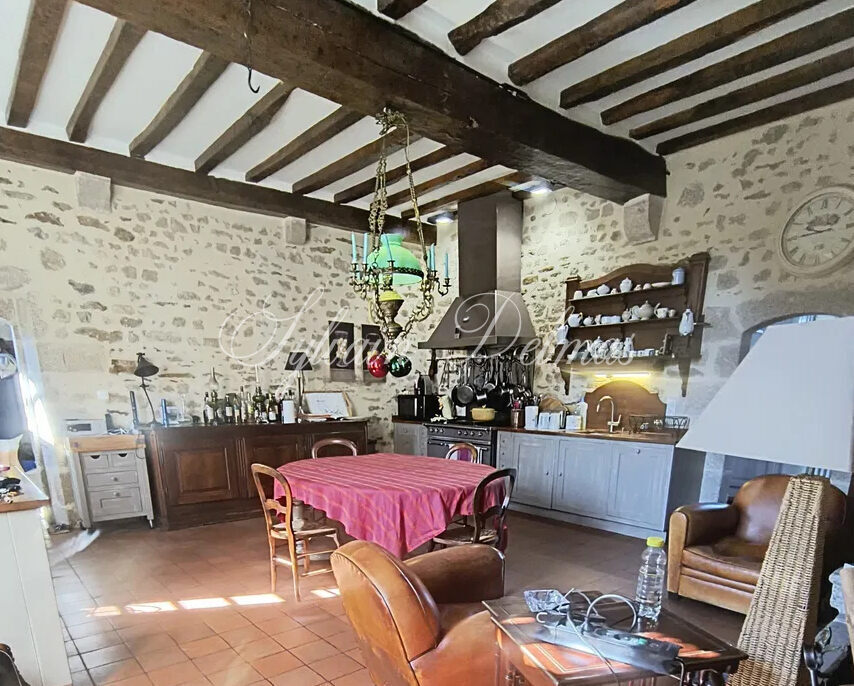 Château du XVII eme situe à 25 min de Limoges sur a magnifique plan d'eau et un parc de 27ha