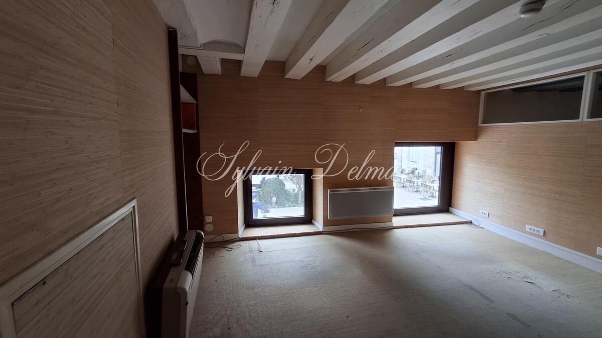 Immeuble ancien à usage mixte dans le vieux Tours de 400m2.