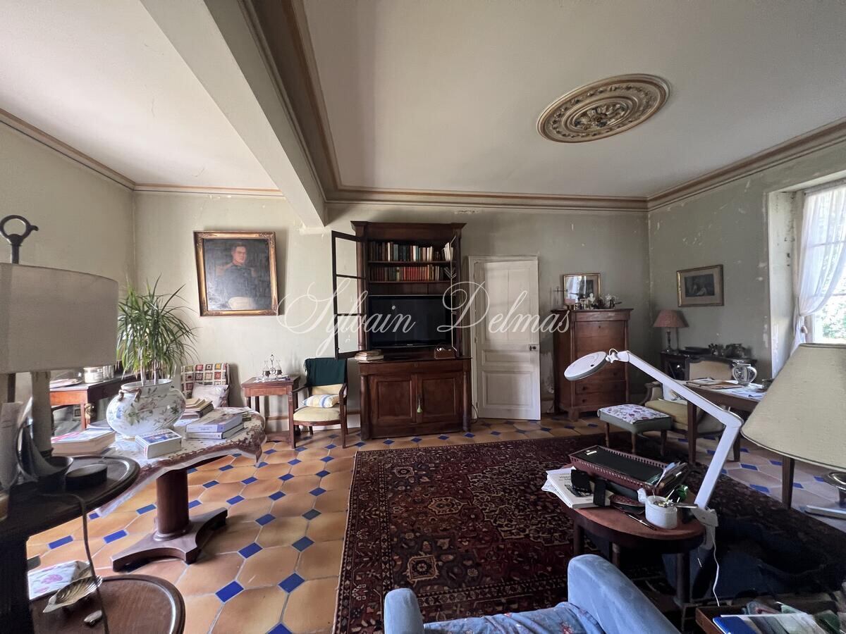 Château XIXème avec nombreuses dépendances sur 2.5 hectares LOCHES