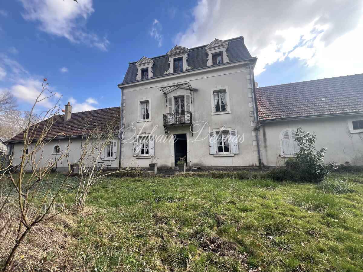 Château XIXème avec nombreuses dépendances sur 2.5 hectares LOCHES