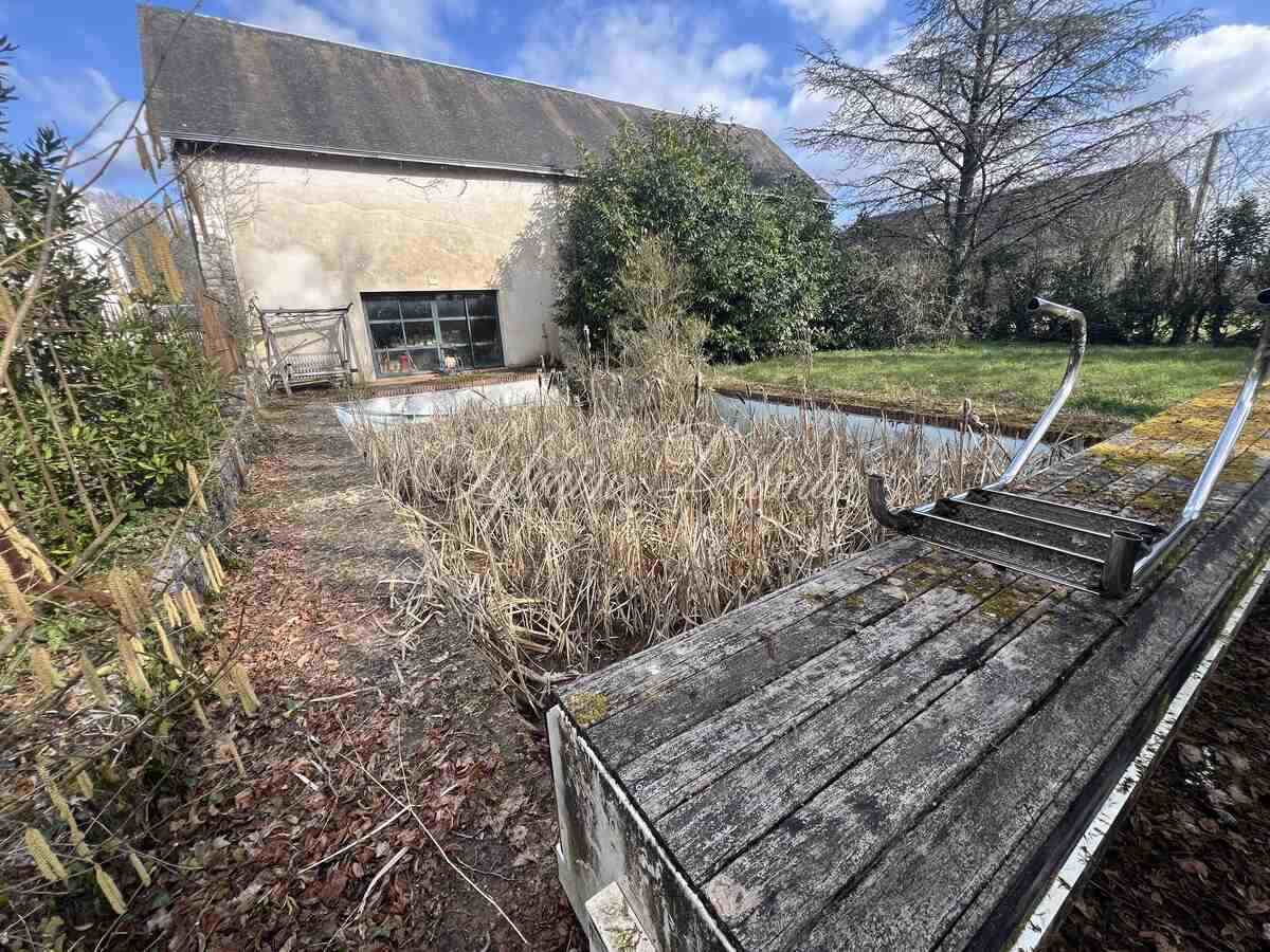 Château XIXème avec nombreuses dépendances sur 2.5 hectares LOCHES