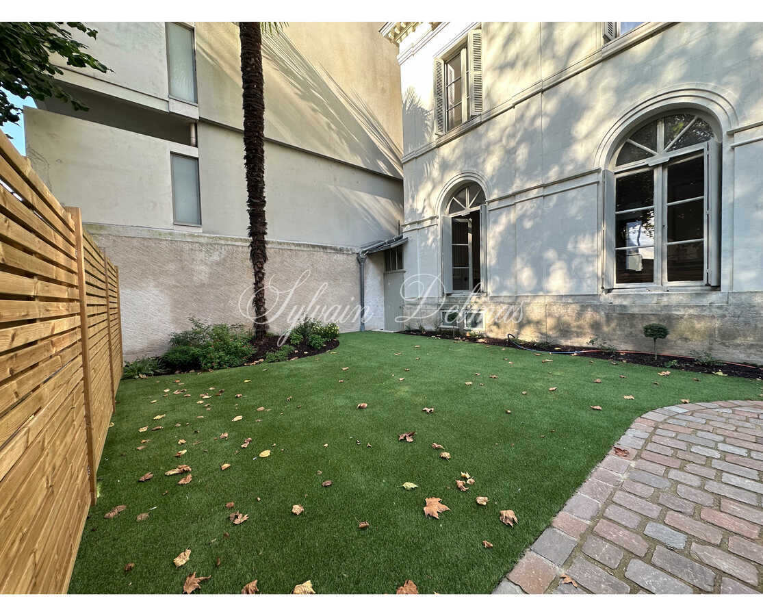 Rare, hôtel particulier rénové Hyper centre de Tours