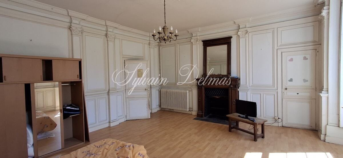 Château du XVIII eme a 1h10 de Paris. Conçu pour accueillir activités professionnelles et vie familiale indépendante.
