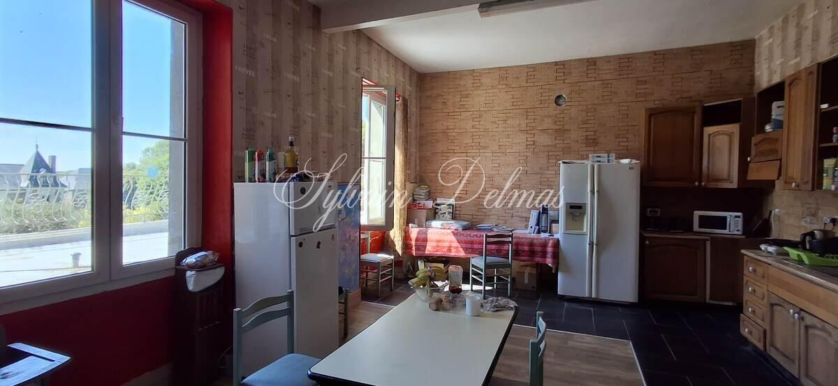 Château du XVIII eme a 1h10 de Paris. Conçu pour accueillir activités professionnelles et vie familiale indépendante.