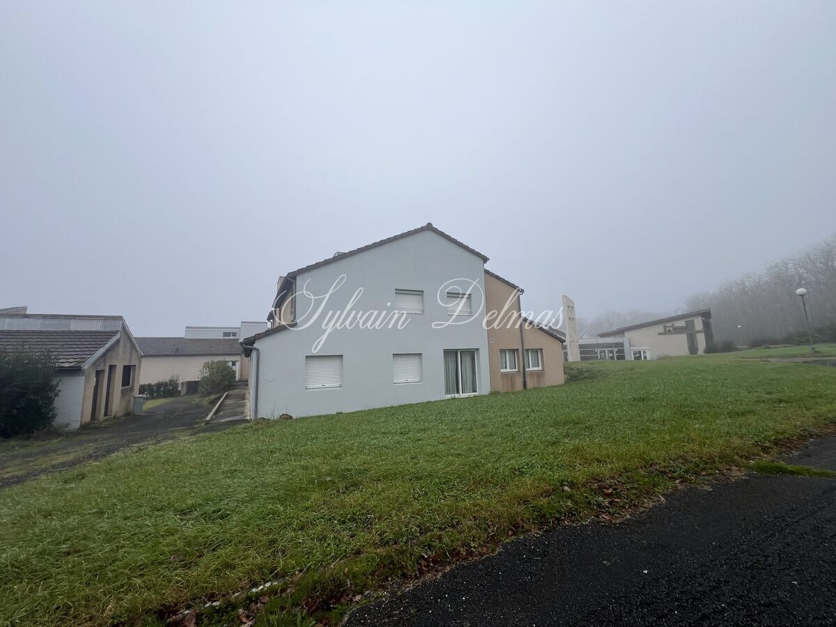 Ancien centre de formation de 10 000 M2 de bâtiments sur 30 hectares