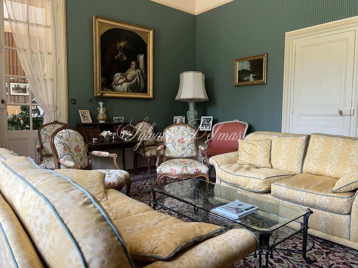 Château et domaine de 150 hectares en Vienne