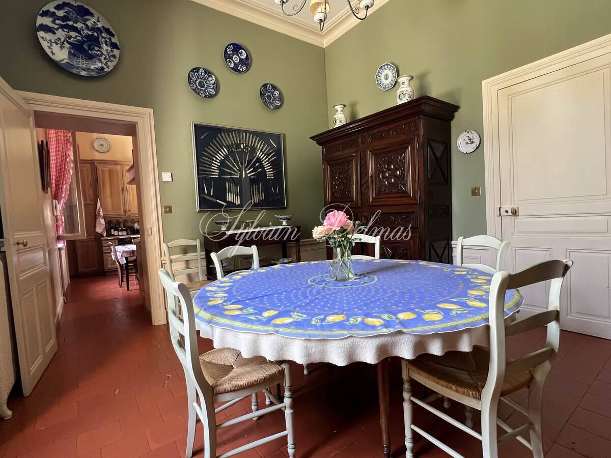 Château et domaine de 150 hectares en Vienne